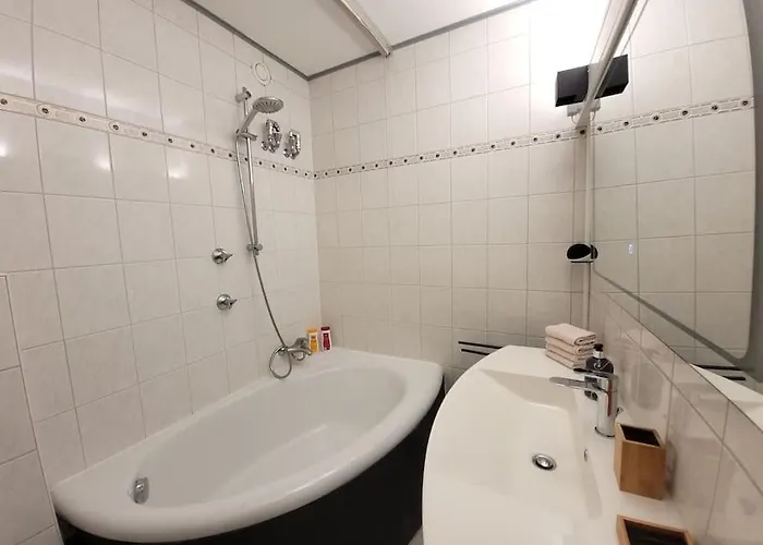 Luxus Im Himmel. 3zimmer, Parkplatz, 22 Stock Lejlighed